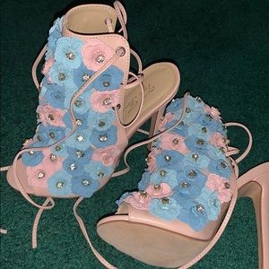 Floral back tie up shoes